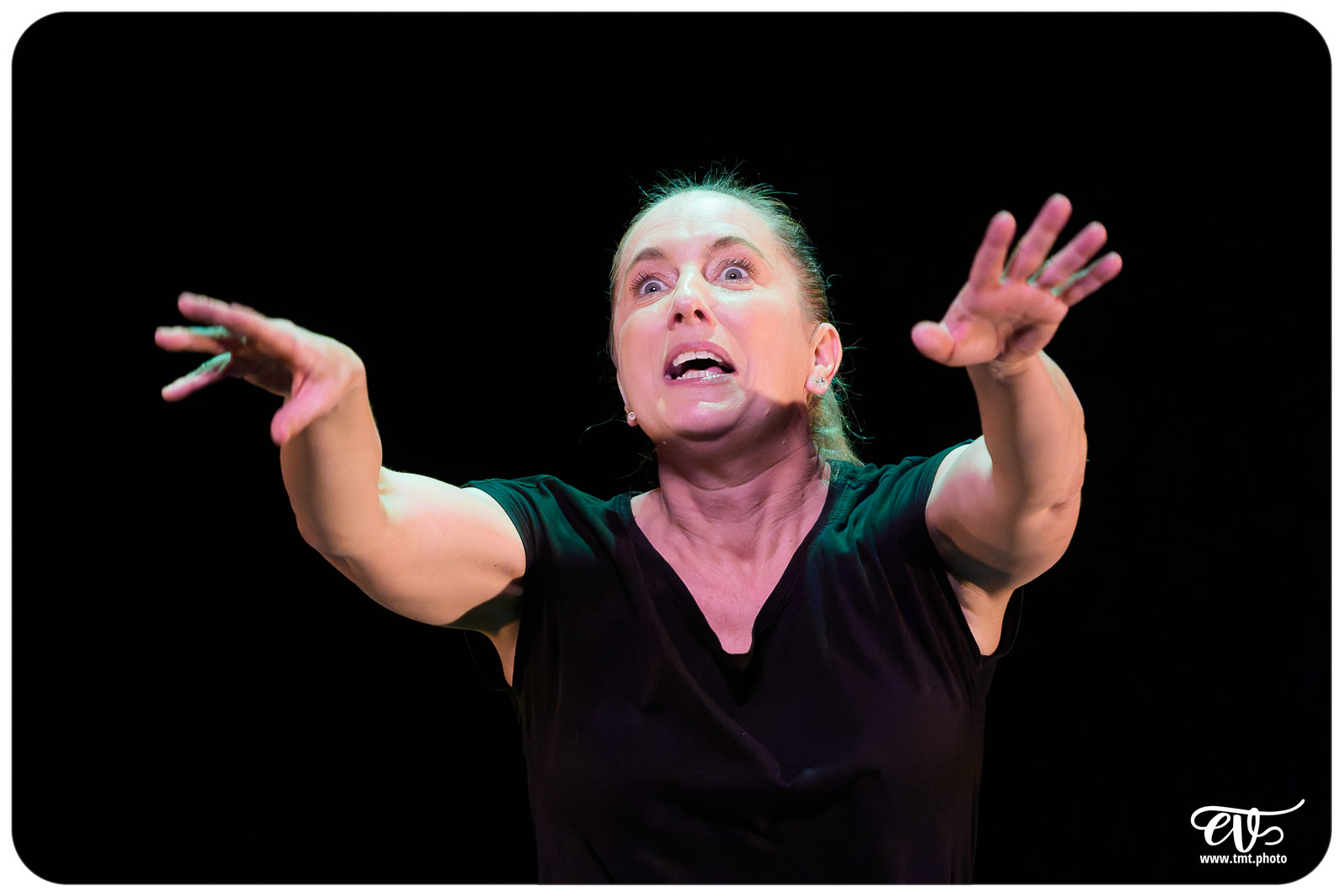 LES CHATOUILLES OU LA DANSE DE LA COLÈRE (ANDRÉA BESCOND)